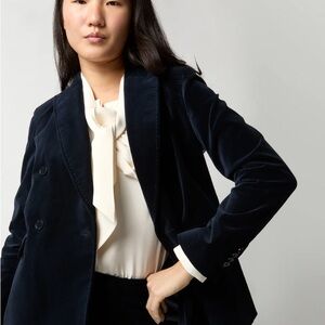 Blue Blazer with Tailored Cut and Notched Lapel